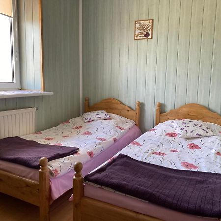 Osrodek Jezdziecki Bronkow Bed and Breakfast Exteriör bild
