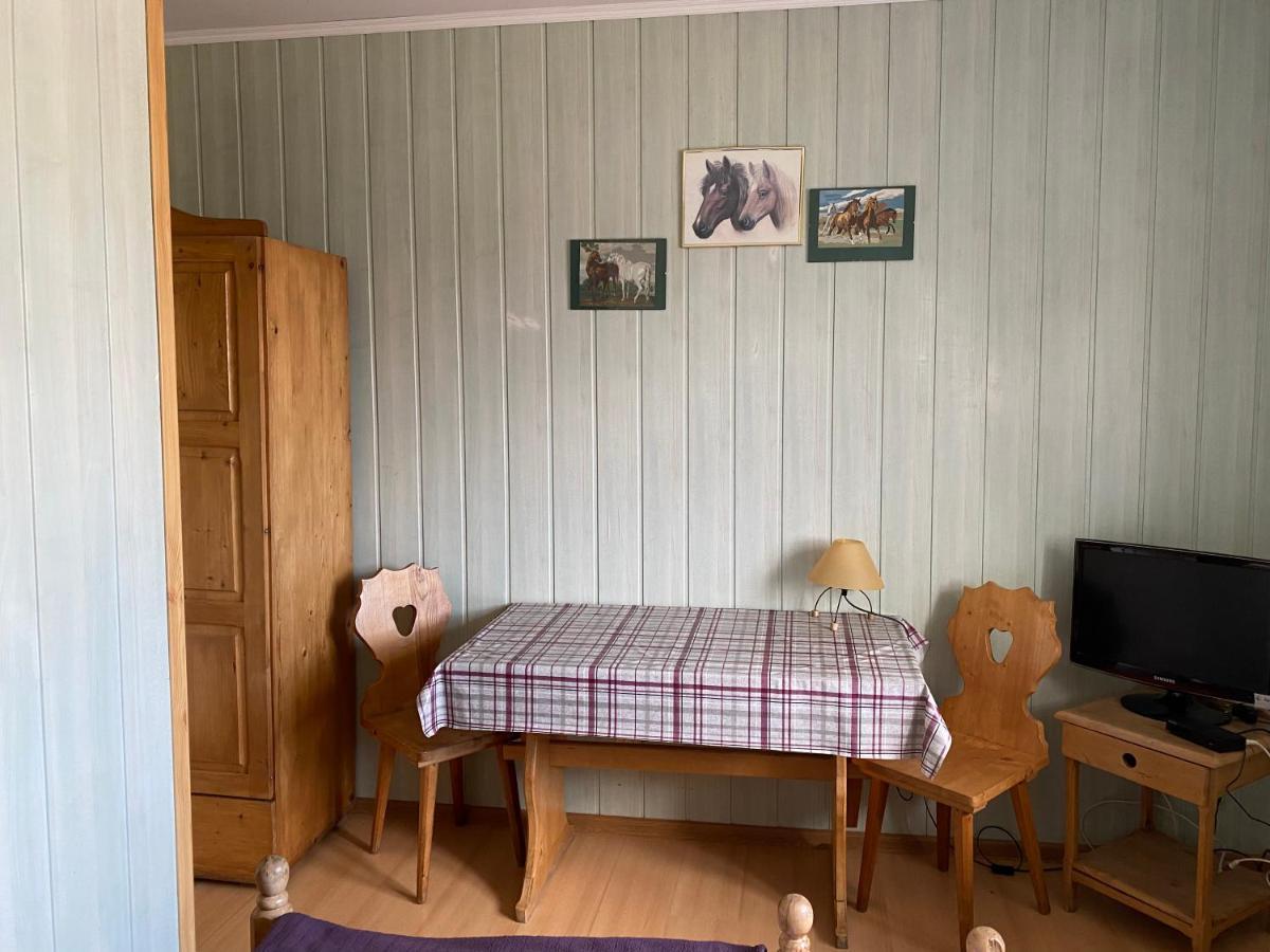 Osrodek Jezdziecki Bronkow Bed and Breakfast Exteriör bild